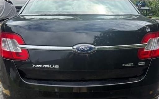 Ford Taurus trunk lid before detailing